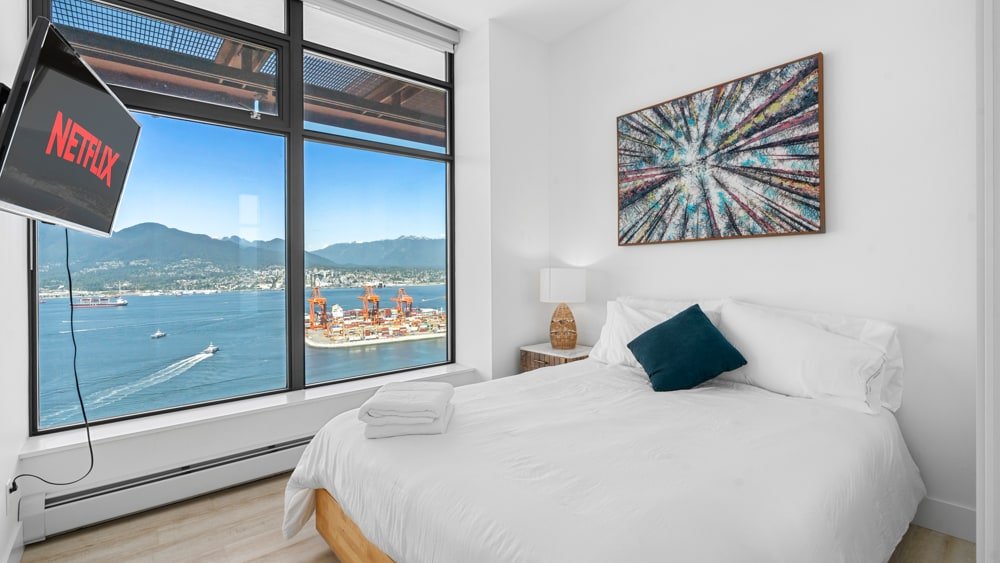 Penthouse w/ AC, Ocean Views & Free Parking gallery image 4