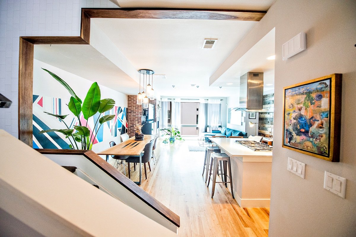 Modern 3-Story Sanctuary w/ Private roof Oasis gallery image 4