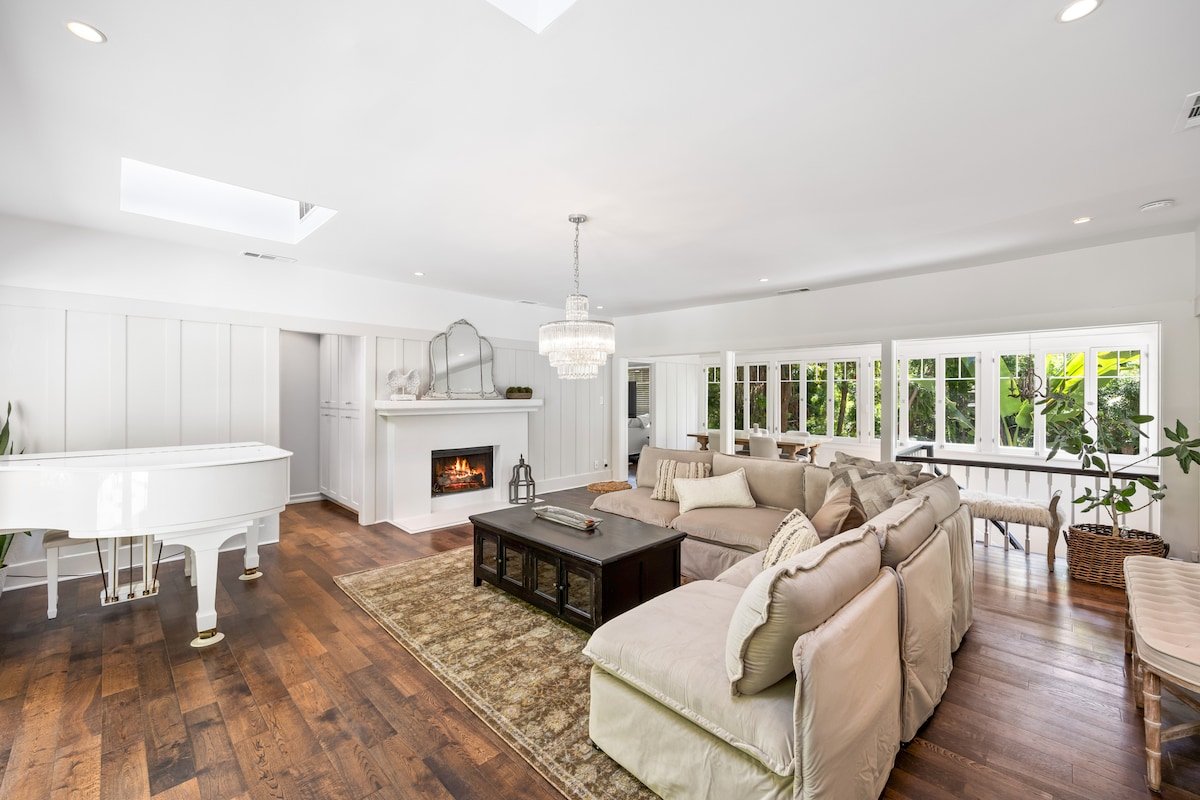 Stylish Modern Retreat in Prime Los Angeles gallery image 2