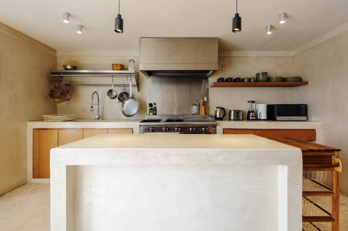 Elegant 2 bdr Duplex w/ Private Rooftop grill gallery image 4