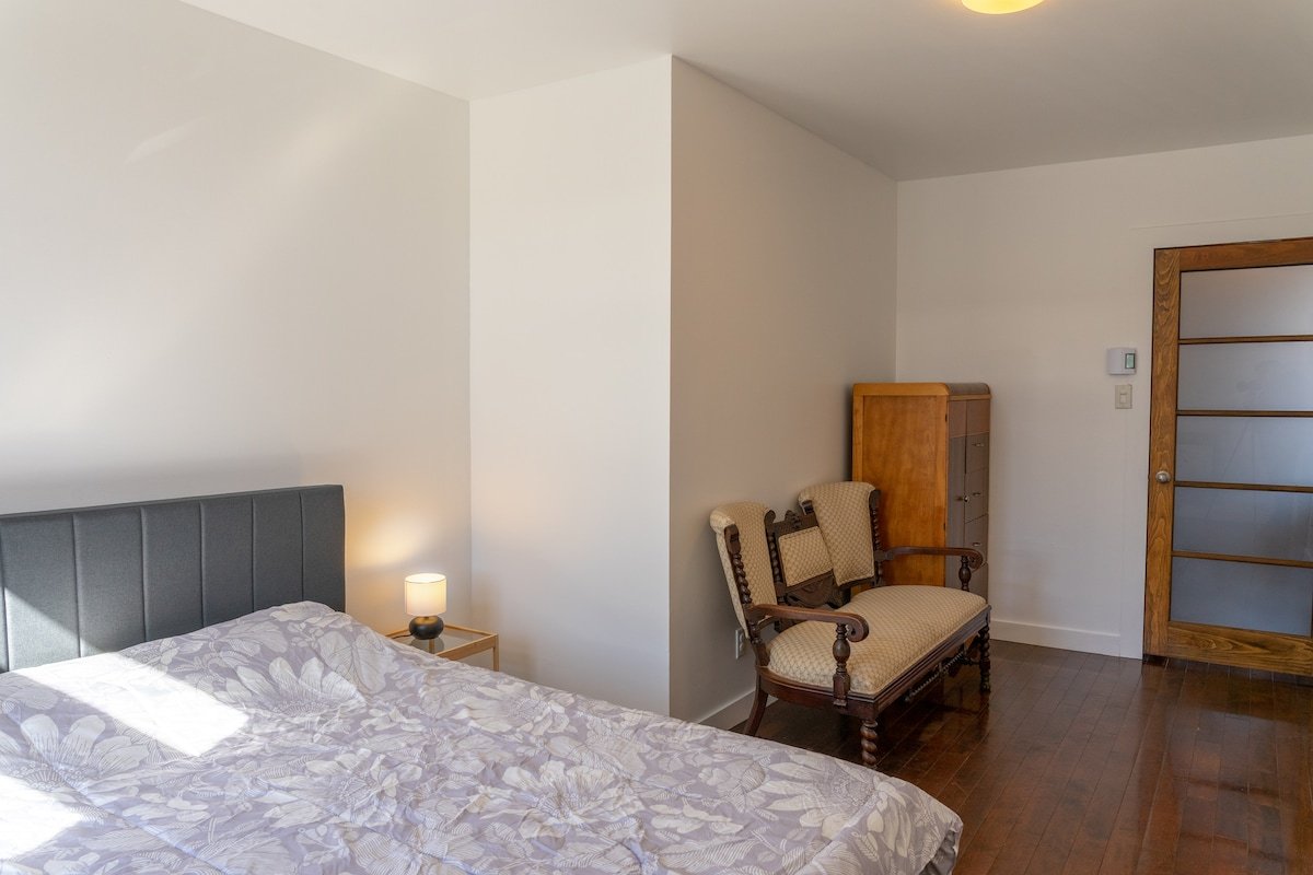 Spacious 3 Bedroom Apartment in Heart of Montreal gallery image 5