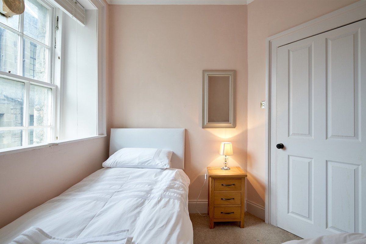 3 Bedroom Apartment – Historic Old Town gallery image 5