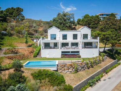 Modern villa, amazing views!