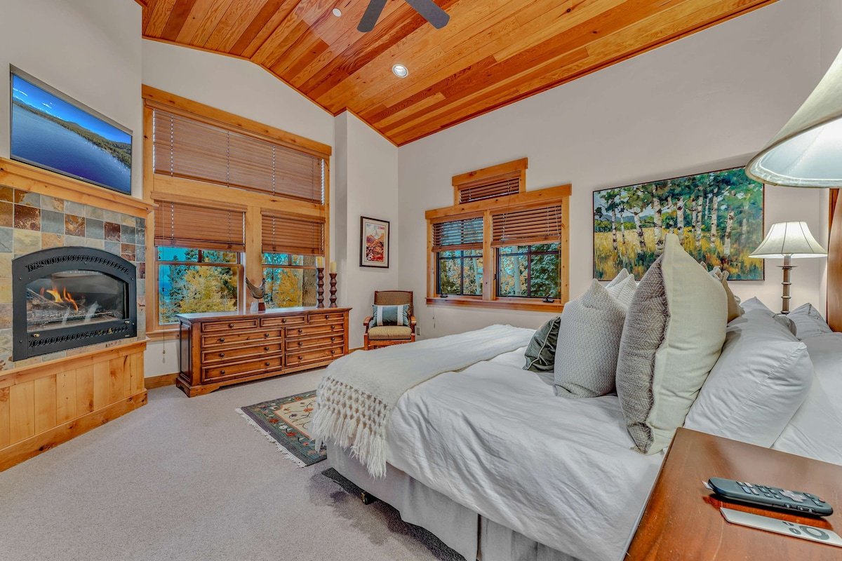 Northstar Ski-In/Ski-Out with Hot Tub & Views gallery image 2