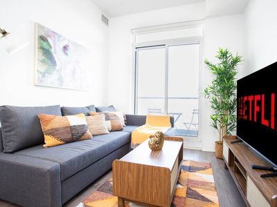 High Rise 2BR near Dundas Eaton Centre Dt Toronto