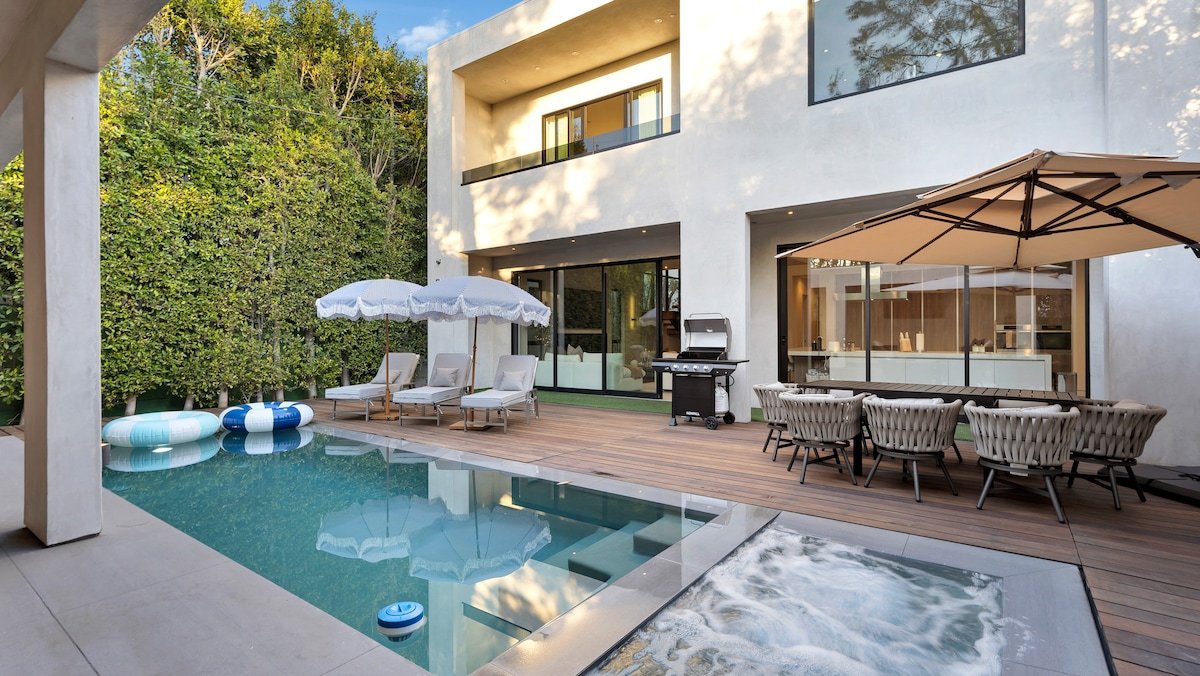 The Beverly Hills Modern Villa gallery image 2