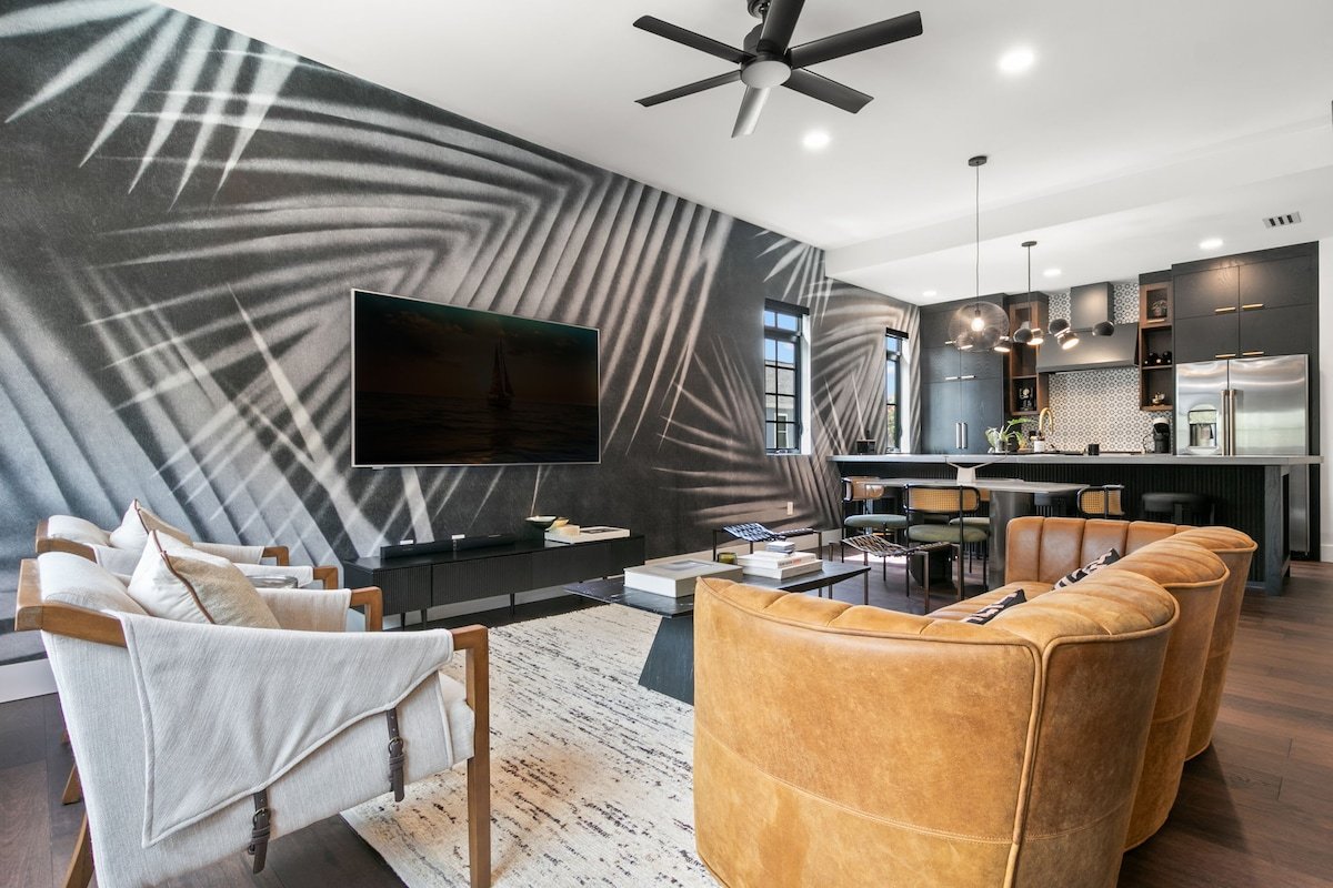 New! The Artist House – Luxury Hyde Park Home