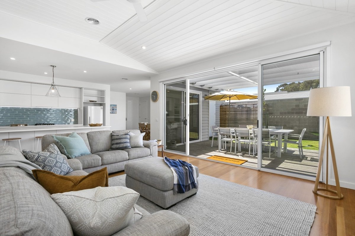 Beach, River, Golf, Shops -all within easy reach! gallery image 2