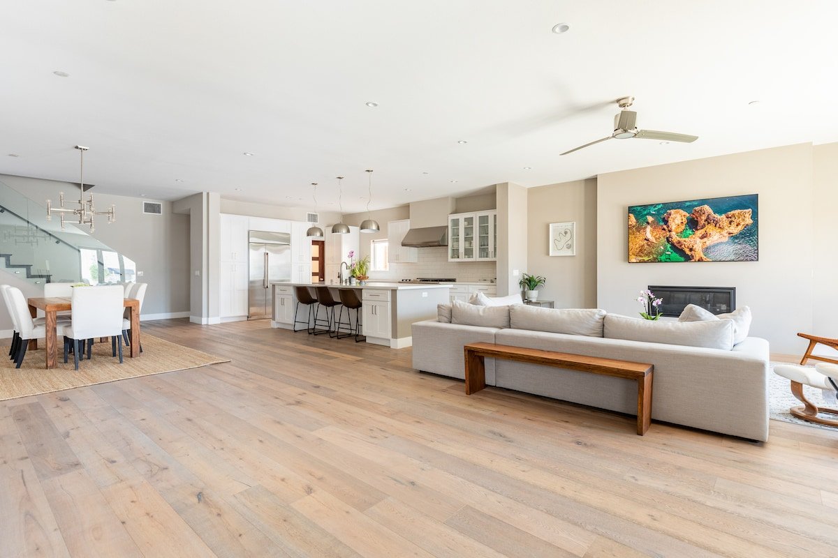 Luxury Modern Beach Retreat-block to beach/dining! gallery image 5