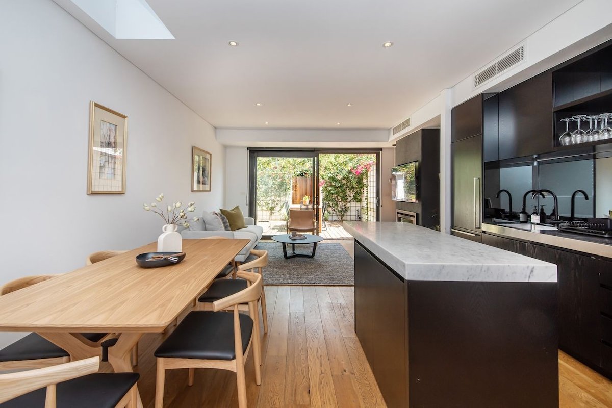 Mister Montague gallery image 4