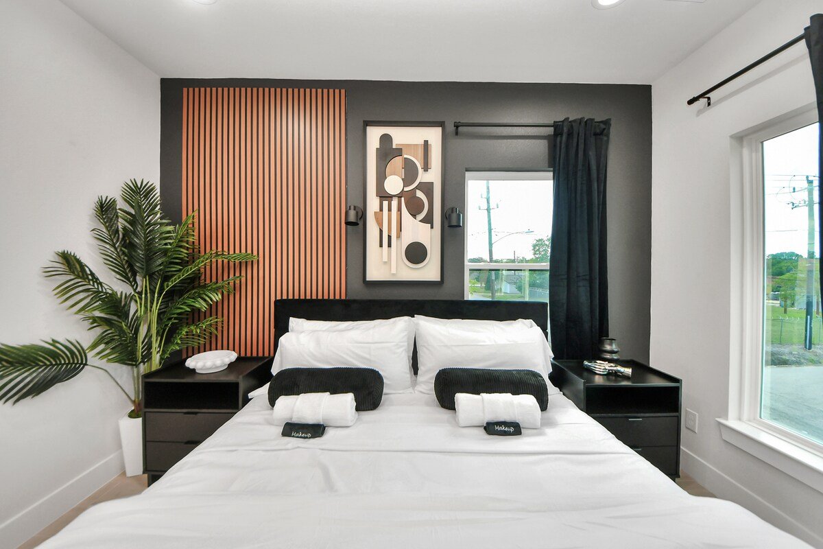 Emerald Escape (near NRG stadium/Med Cntr) gallery image 2