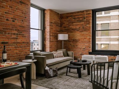 Sonder Apollon | Spacious Two-Bedroom Apartment