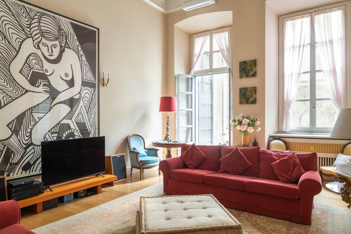 Antica apartment, city center, 4 BDR with garden gallery image 5