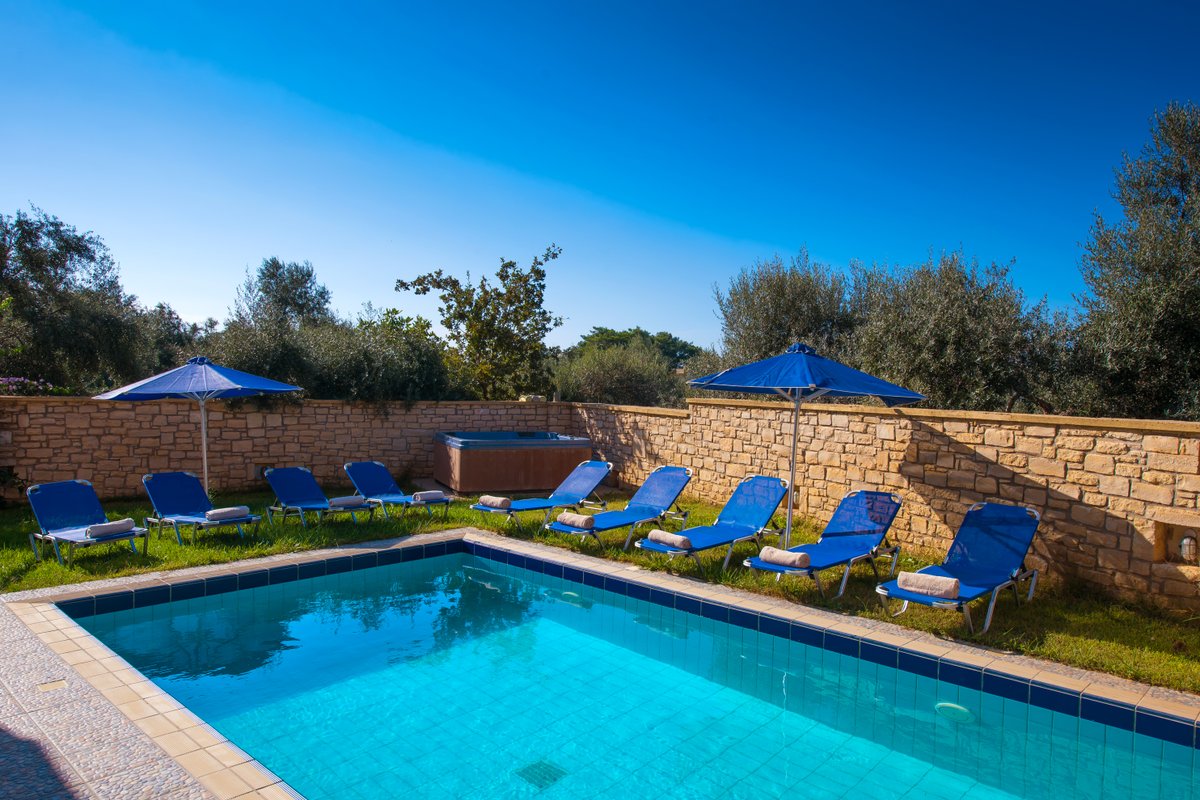 Large Group Villa w/ Gym, Hot Tub & Billiard