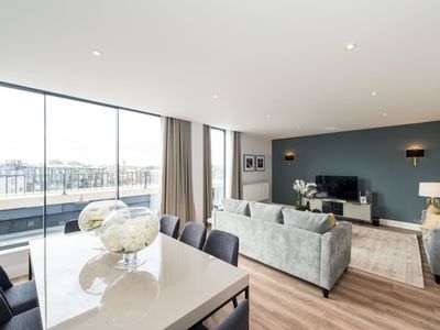 Stunning 4BD Duplex Apartment in Earls Court with