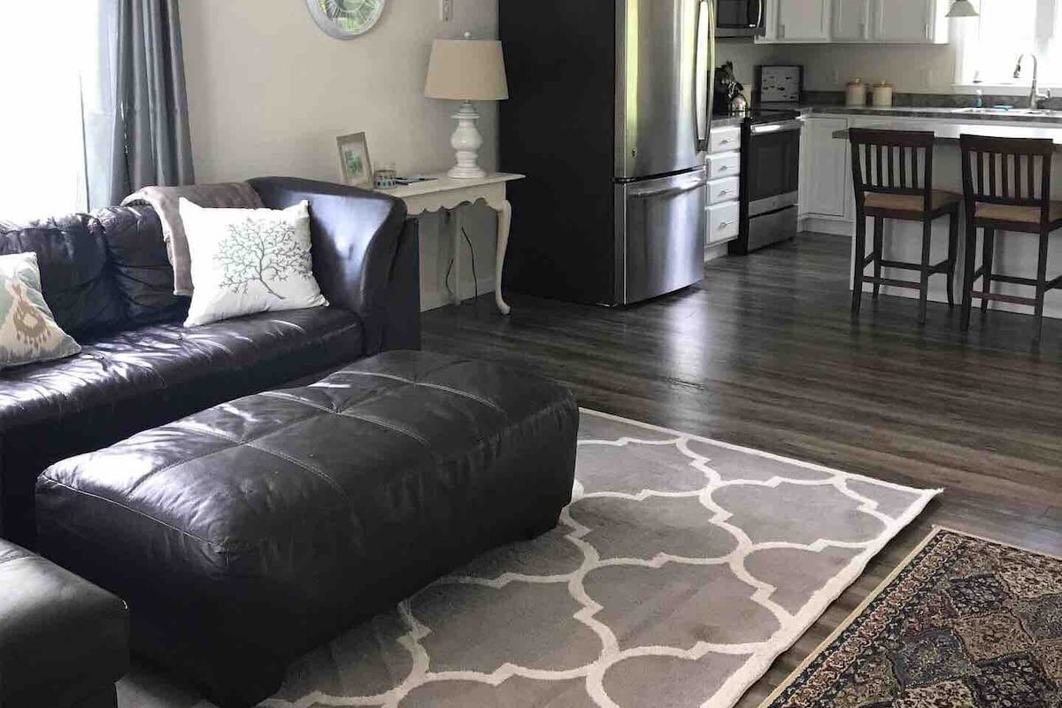 5 BR / 3 BA house in Narragansett Pier! gallery image 4