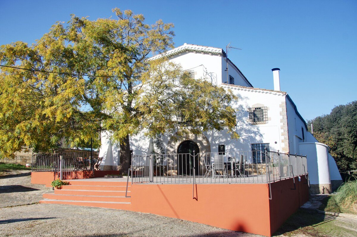 Masia amb piscina, per a 20 persones gallery image 2