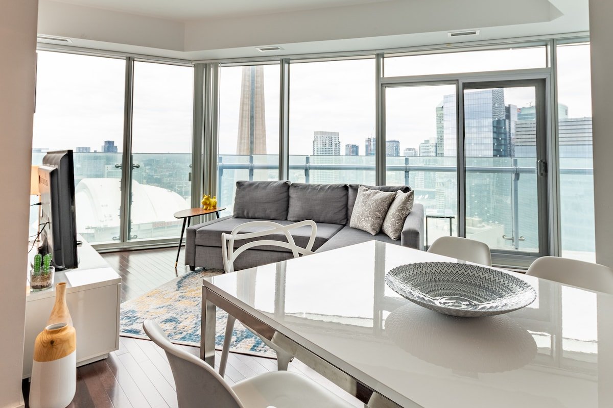 Stunning 2 bds with Lake and CN Tower View gallery image 3