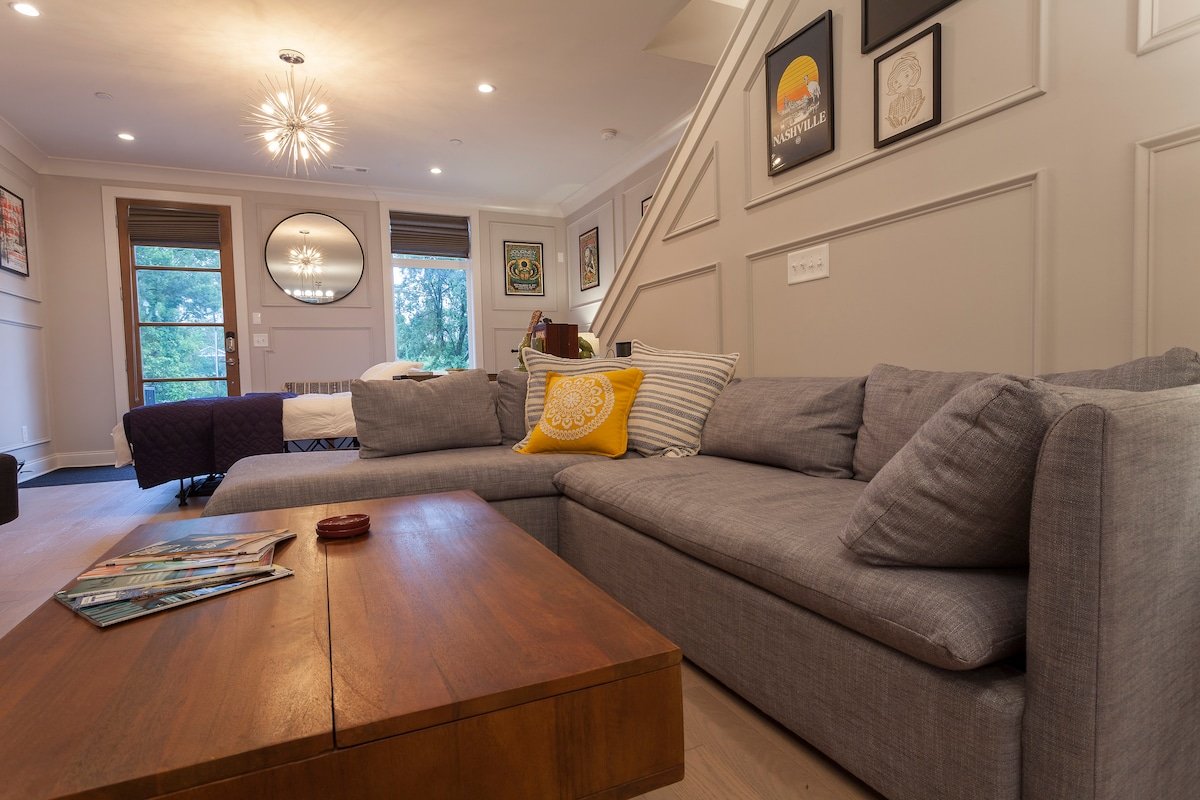 Mid-Century Inspiration in the Center of Nashville gallery image 4