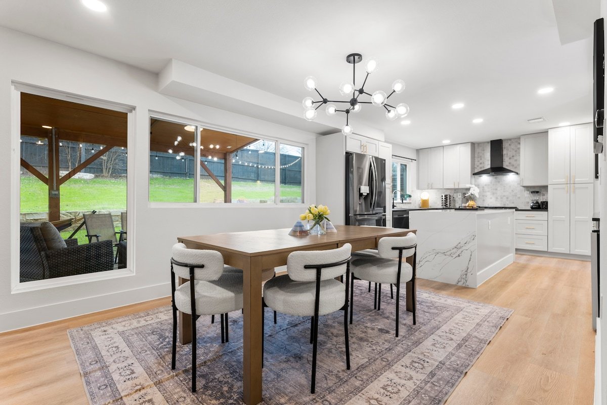 10 mins to DT Austin | Pool | The Big Chill gallery image 4