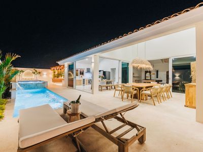 2 Min to Palm Beach, Billiard, Hot Tub, 8 People