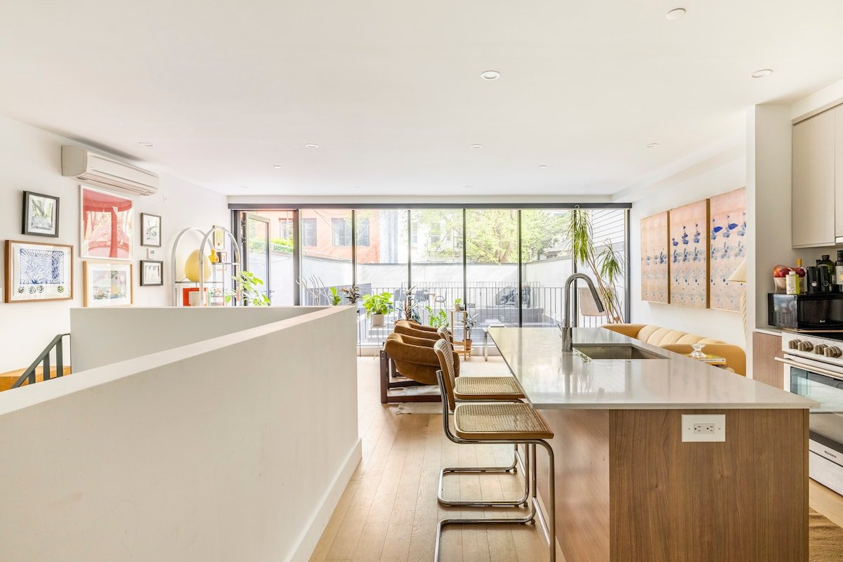 Huge Garden Oasis on the Best Block in Greenpoint gallery image 3