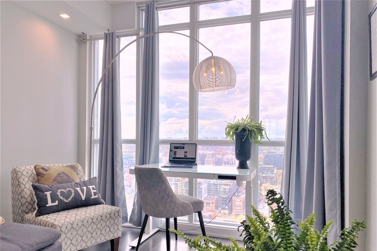 Luxury High-Rise 2 Bedroom Condo in Heart Of TO gallery image 5
