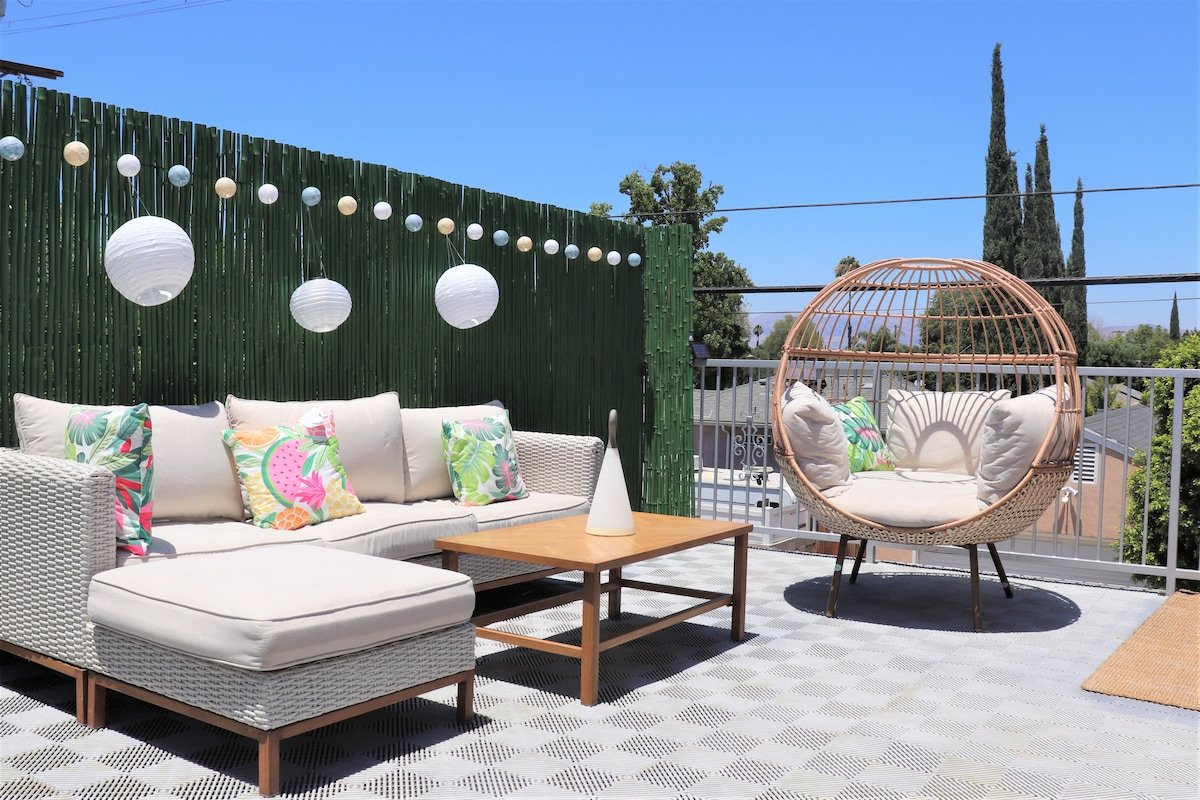 *LA Garden Escape-6BD/5BR-3 King Beds, Modern* gallery image 2