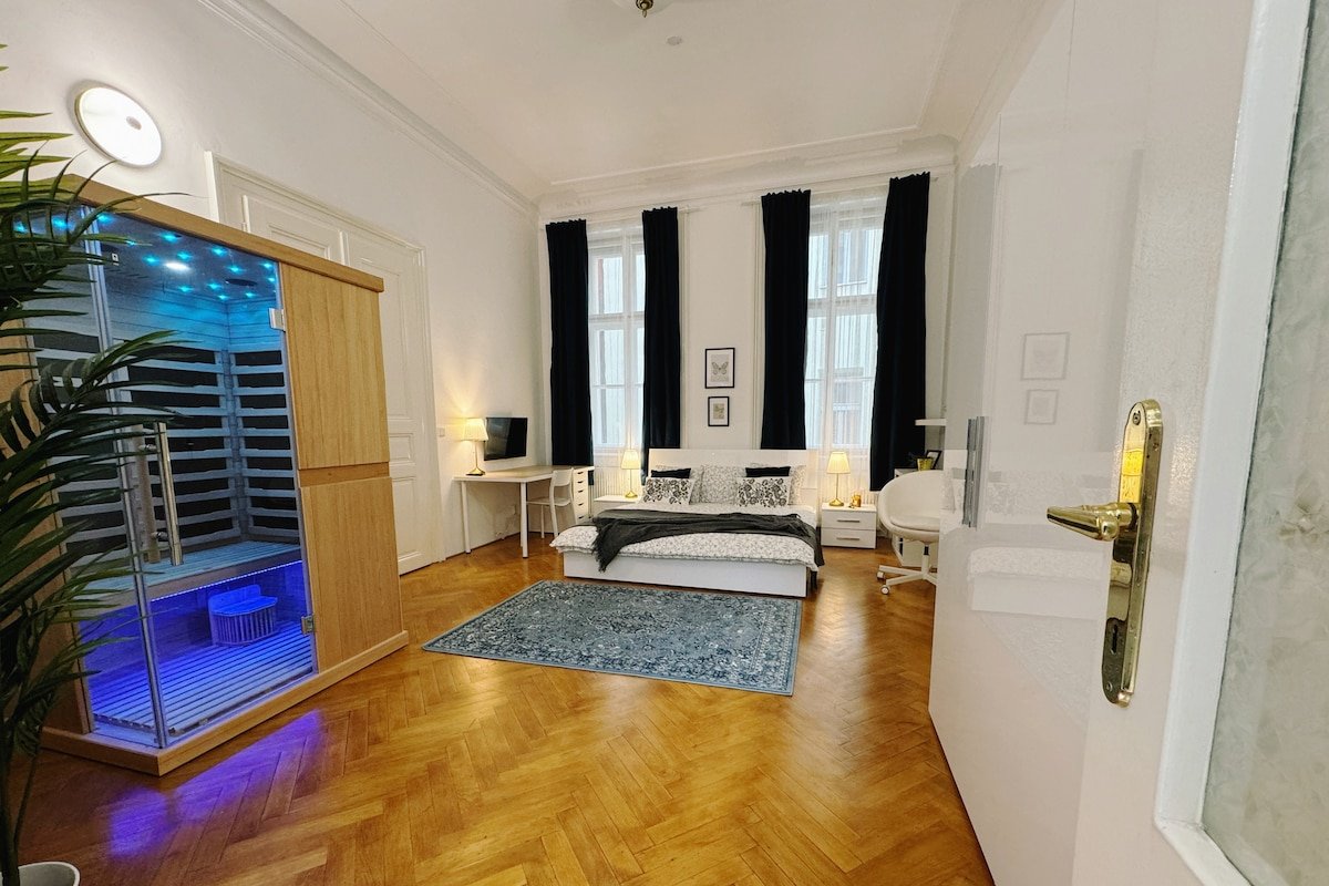 NEW! Mucha 3BDR Flat in HEART of the City Center gallery image 2