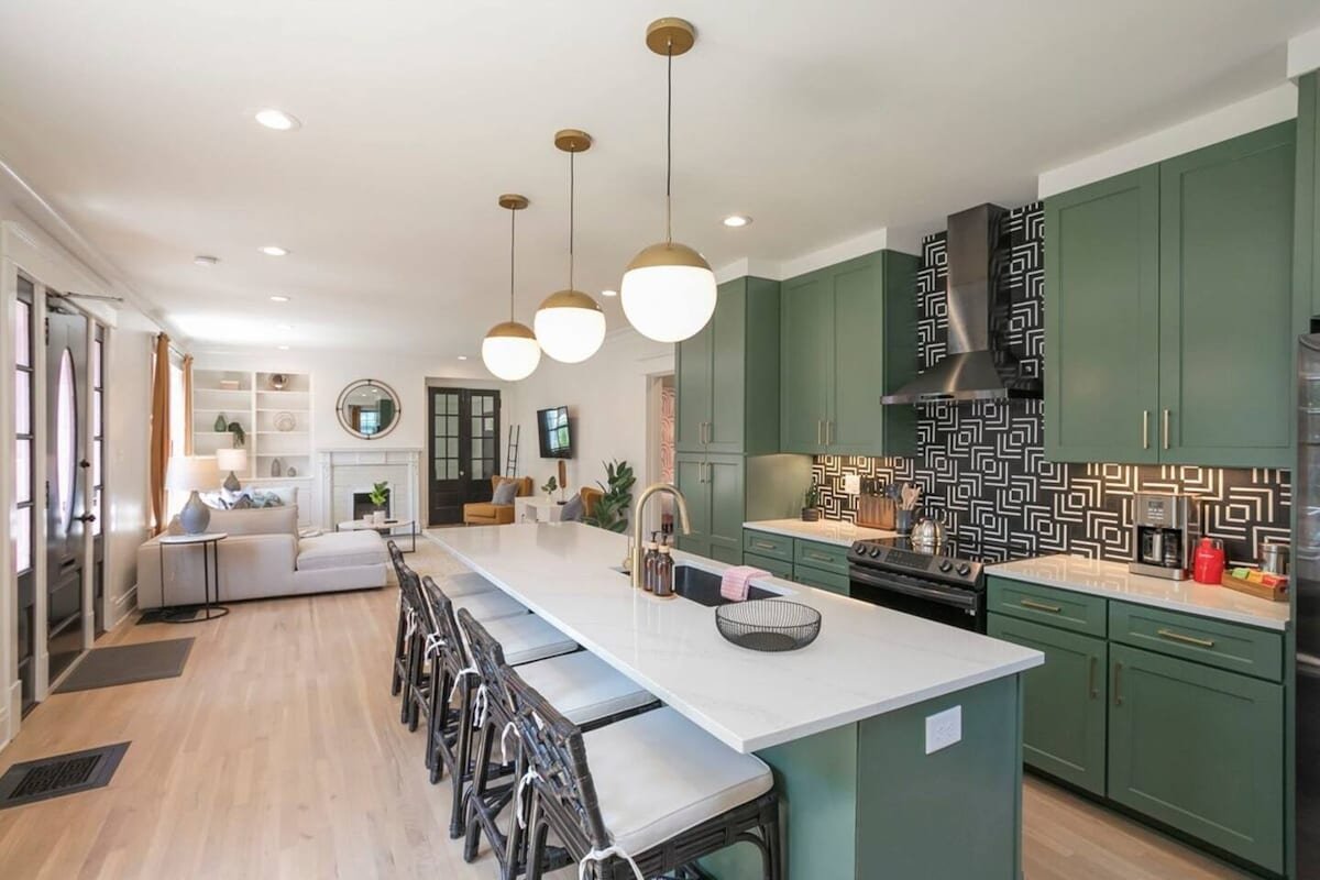 The Pink House w Hot Tub + 1.5Mi to Broadway gallery image 4