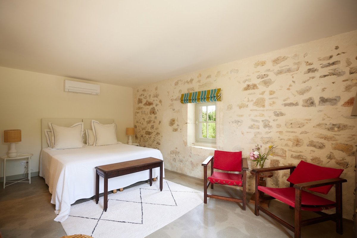 Alpilles Estate near St Remy – up to 11 bedrooms gallery image 2