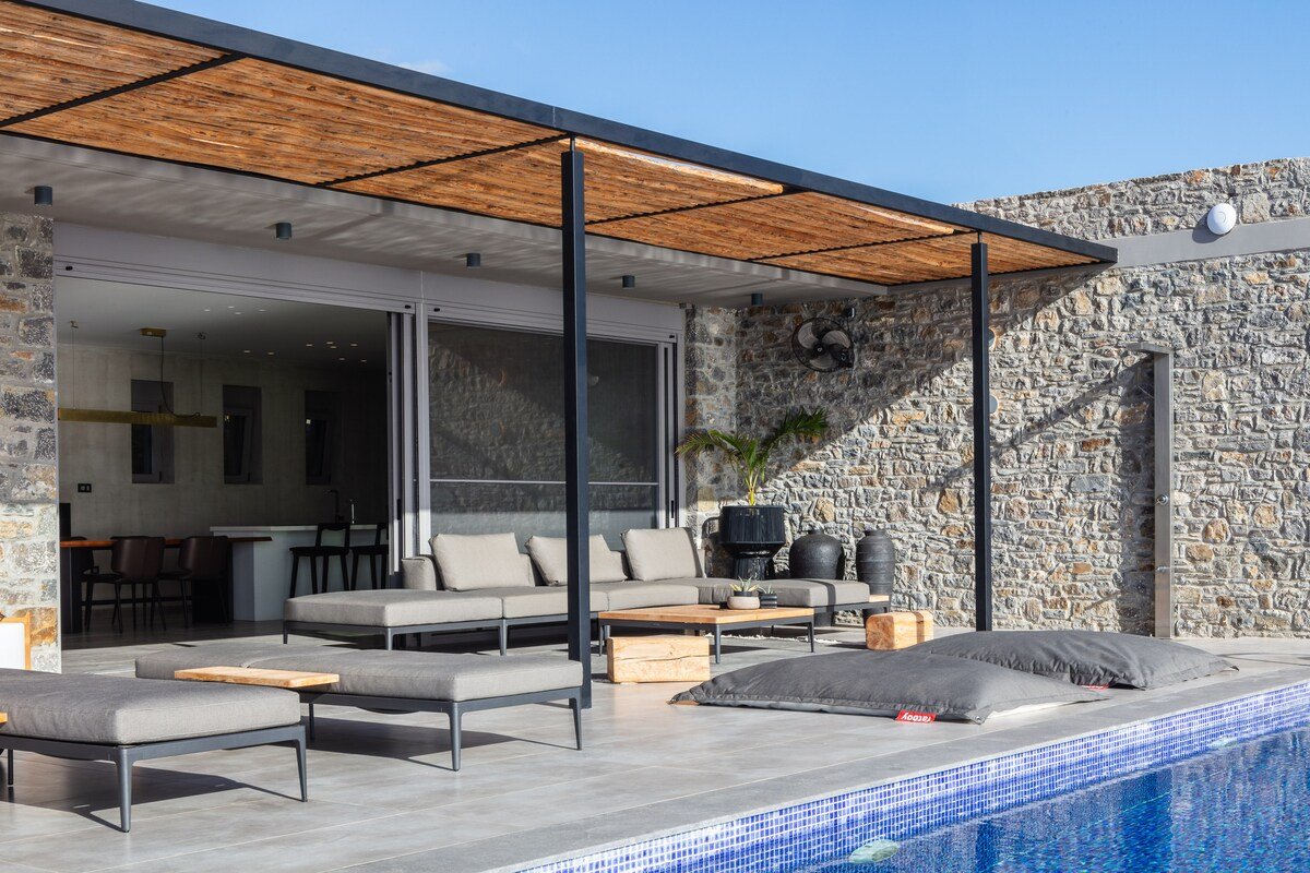 Kumo Residence, Luxe Coastal Escape with Sea Views gallery image 5