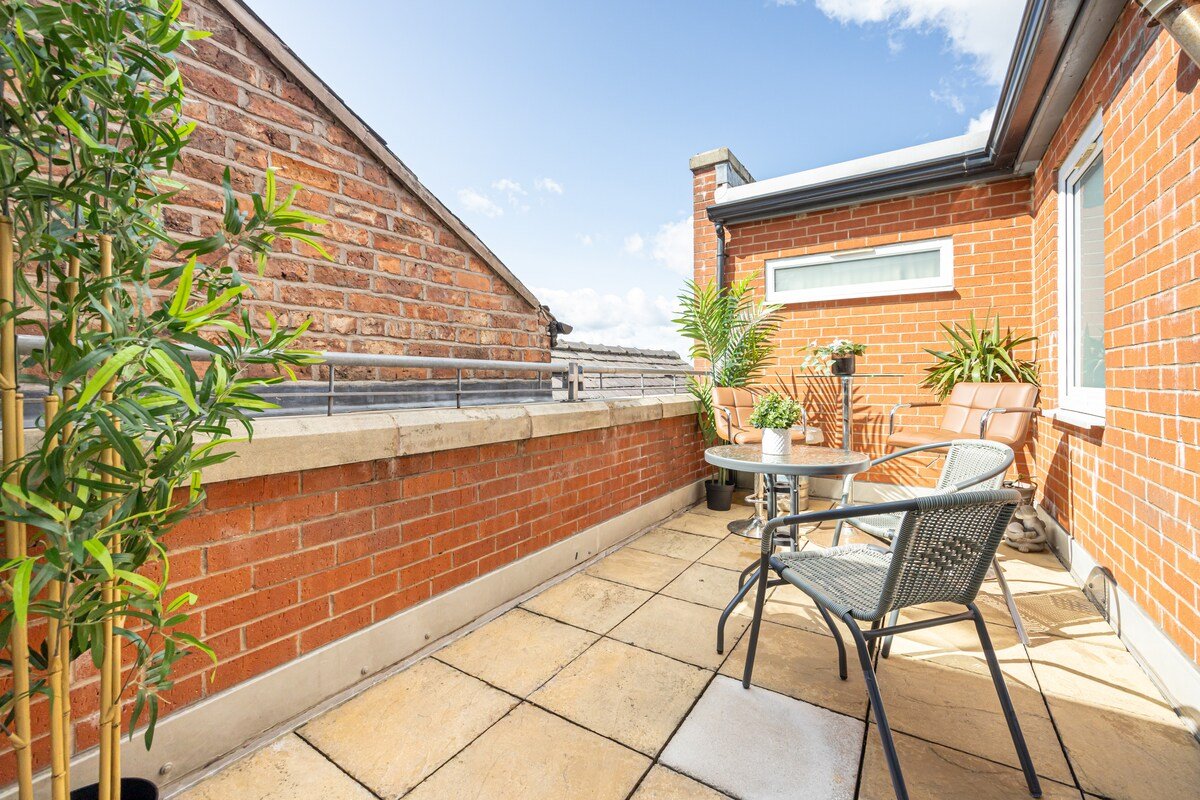 The Withington Deluxe Two Bedroom Penthouse Escape gallery image 3