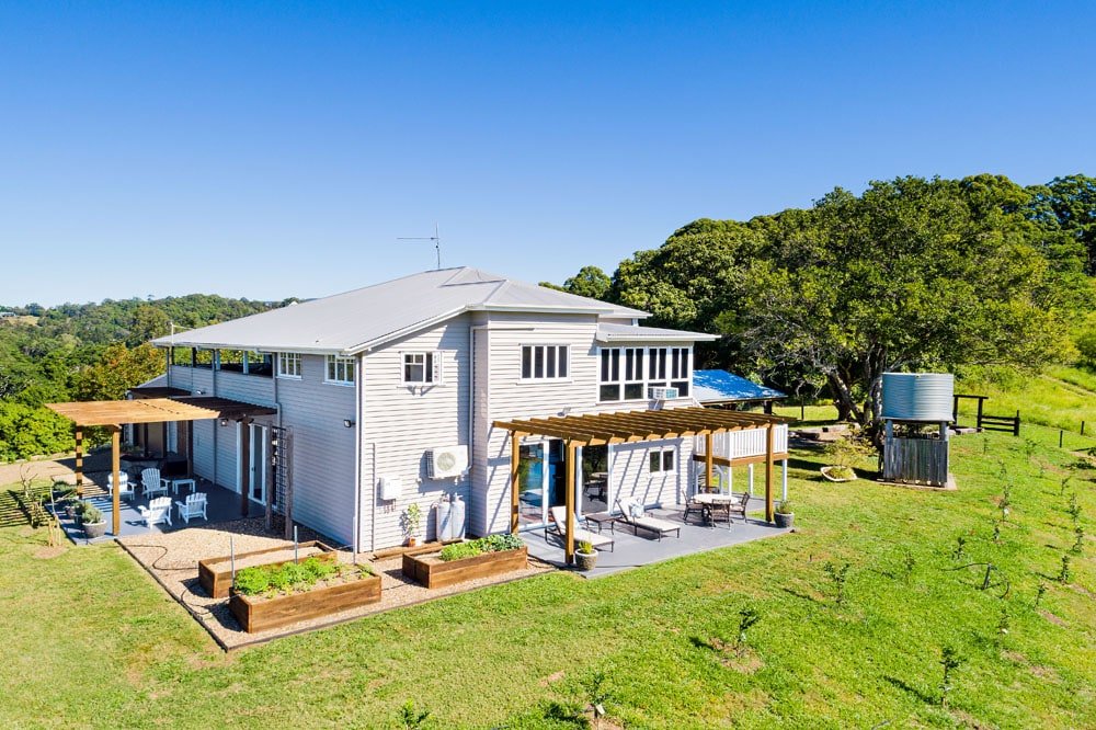 Luxe 5BR Farmhouse-Pet Friendly Kin Kin Noosa Stay gallery image 2