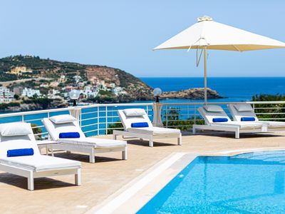 Promitheas Villa, with Pool & Heated Spa Whirlpool