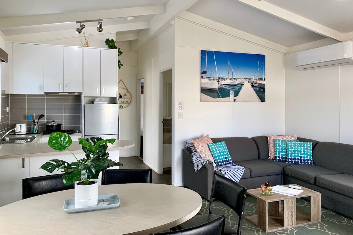 Apollo Villa – short walk to beach gallery image 5