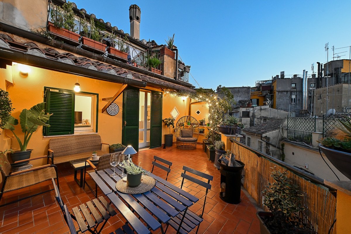 Design penthouse near Piazza Navona gallery image 2