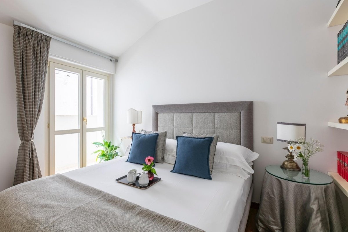 Prestigious Apartment in Historic Caetani Palace gallery image 4