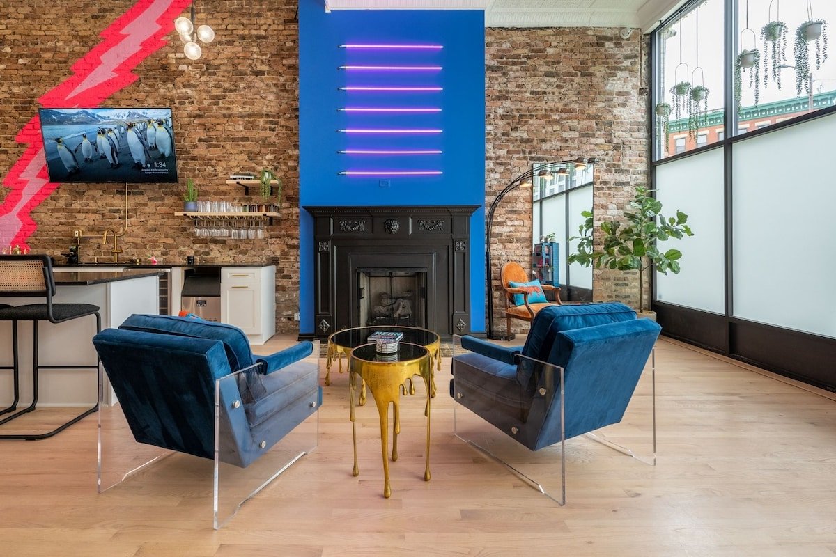 Neon Dream in River West! gallery image 4