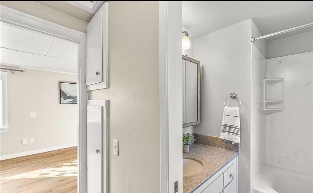 Private Space, Chill Hosts, Large Groups, & Dogs gallery image 5