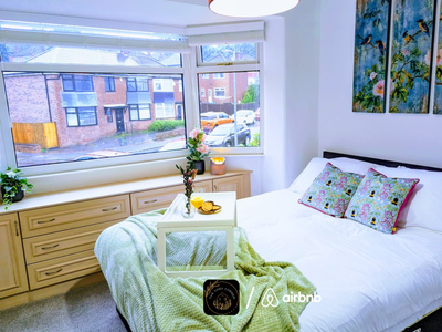 4BR House-Free Parking-Pendlebury-Transport links