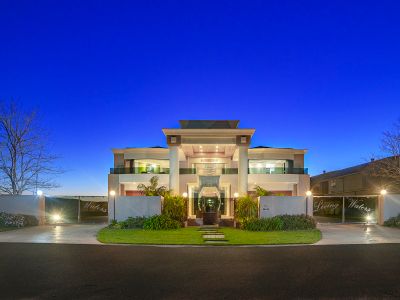 Canal Waterfront (all 6 bedrooms)