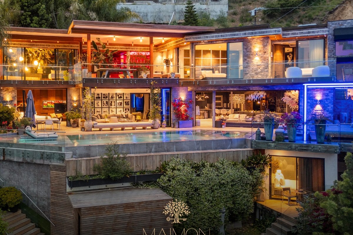 Eclectic Modern Villa w/ Sunset Views