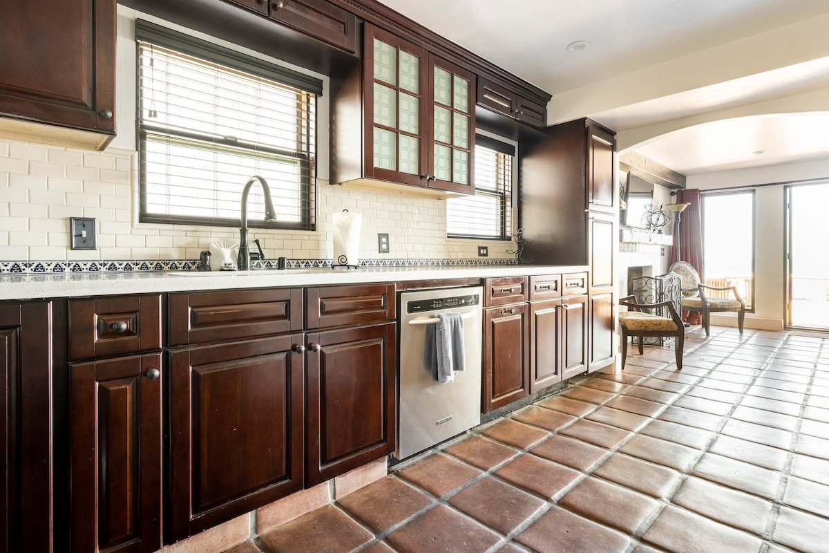 Spectacular Award Winning Ocean Front 2 Bed 2 Bath gallery image 3