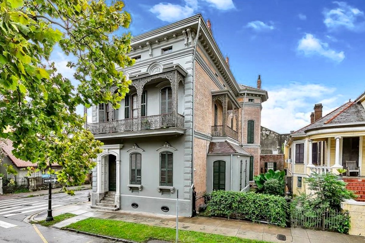 NEW! Private 2-BR Lanaux King Ste w/balcony Fr.Qtr