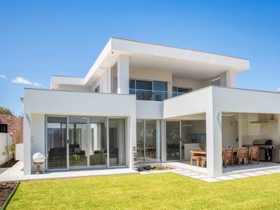 Pebbles by the Sea- Brand-New Oceanfront Home
