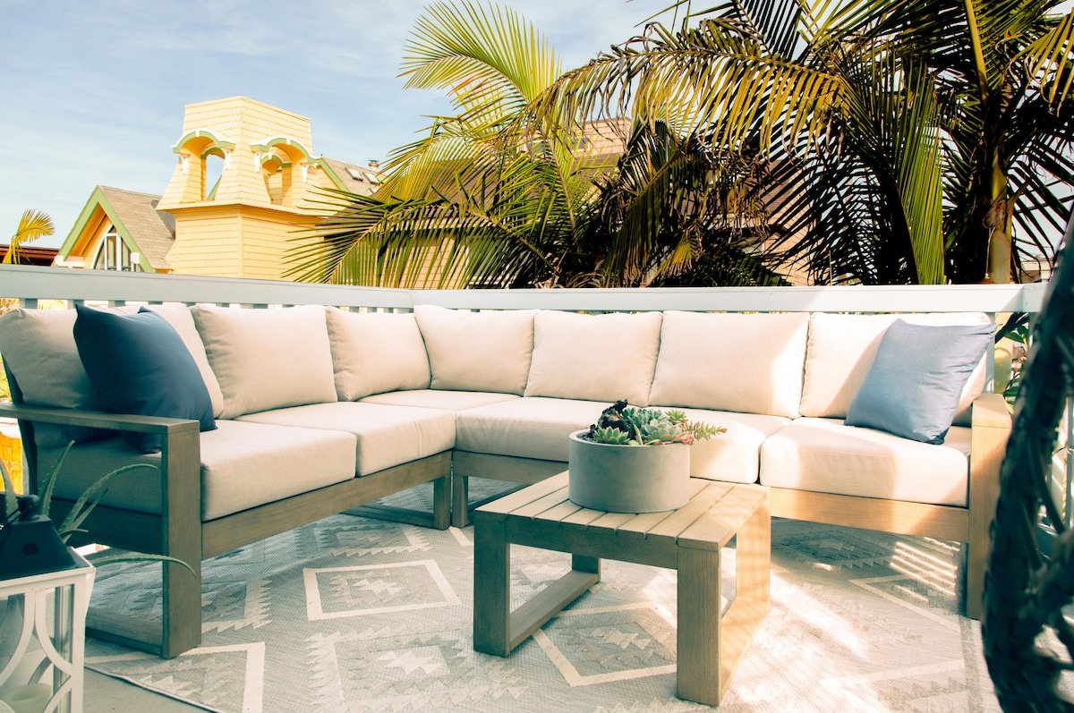 Modern Home – Steps from the Sand – 2 Car Garage gallery image 3