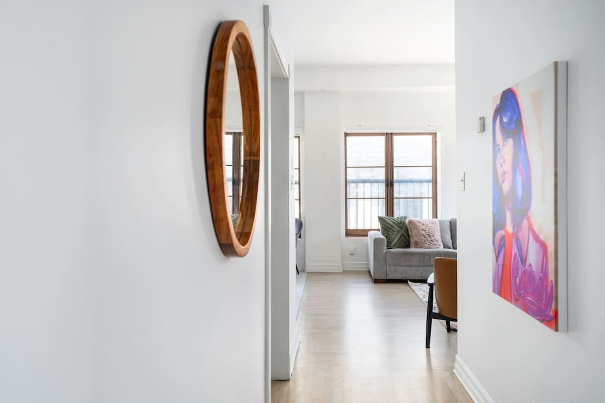 Stunning 4Bed 3BA Apt Central Old Mtl | St Paul St gallery image 3