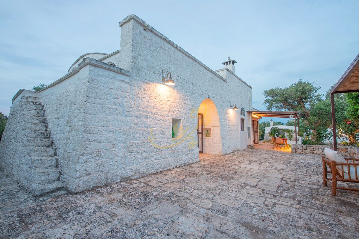 TD Trulli Chiara Tastefully Decorated with Pool gallery image 3