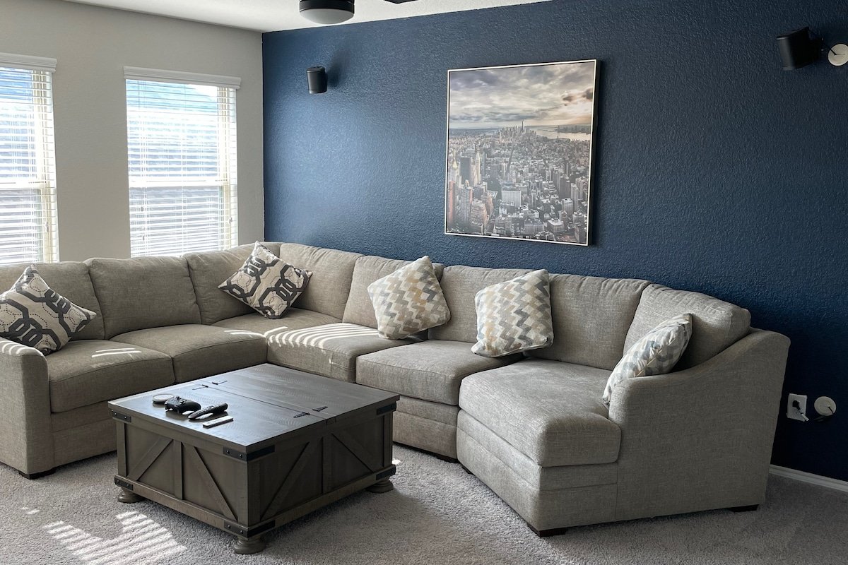 Pristine 3 bedroom, 3 bath smart home w/ amenities gallery image 2